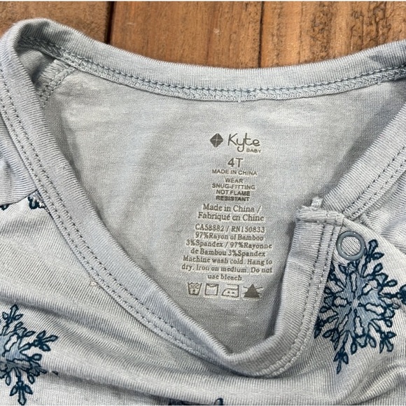 Kyte baby snowflake bamboo long romper - Picture 4 of 6